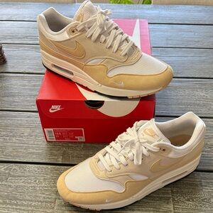 Nike Airmax 1, orewood brown white onyx. Womens size 12.5/mens size 11.